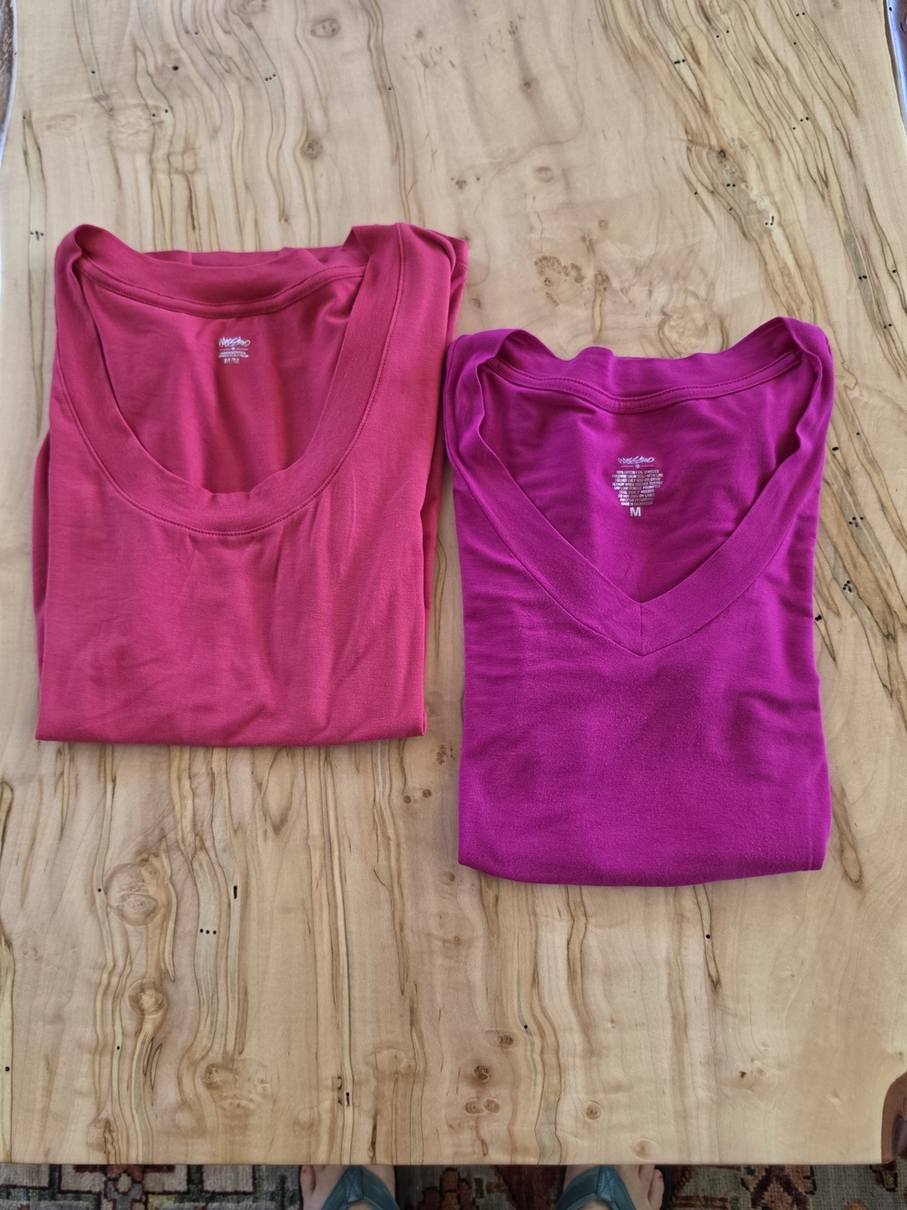 Mossimo Women's Stretch Tees in Vibrant Magenta & Pomegranate Set/2 Size M EUC